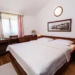 Charmantes Nur 80 Meter Zum Mit Romantischen Balkon