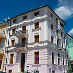 Daire Charmantes Nur 80 Meter Zum Mit Romantischen Balkon *