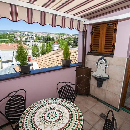 Apartament Charmantes Nur 80 Meter Zum Mit Romantischen Balkon