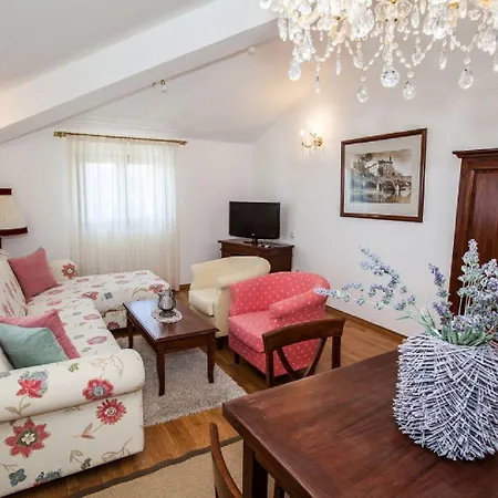 Charmantes Nur 80 Meter Zum Mit Romantischen Balkon Apartament Crikvenica