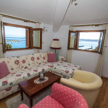 Charmantes Nur 80 Meter Zum Mit Romantischen Balkon Apartament