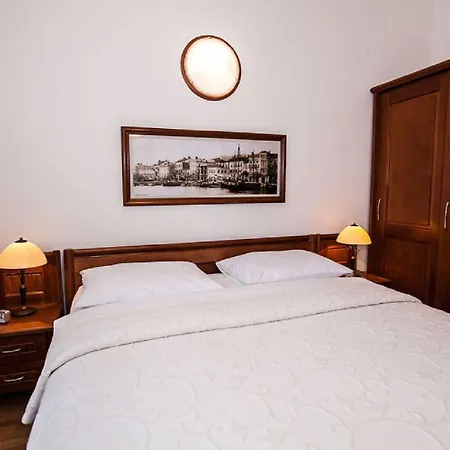 Charmantes Nur 80 Meter Zum Mit Romantischen Balkon * Crikvenica