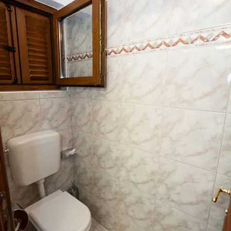 Charmantes Nur 80 Meter Zum Mit Romantischen Balkon Apartament