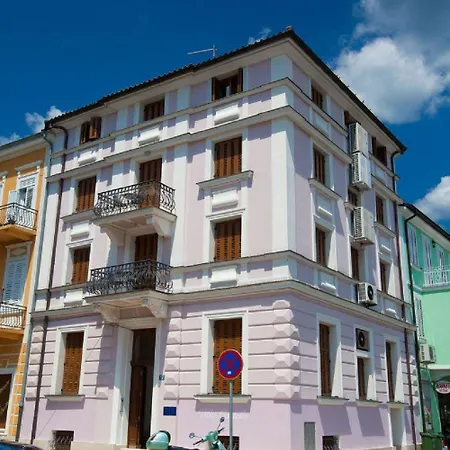 Apartament Charmantes Nur 80 Meter Zum Mit Romantischen Balkon *