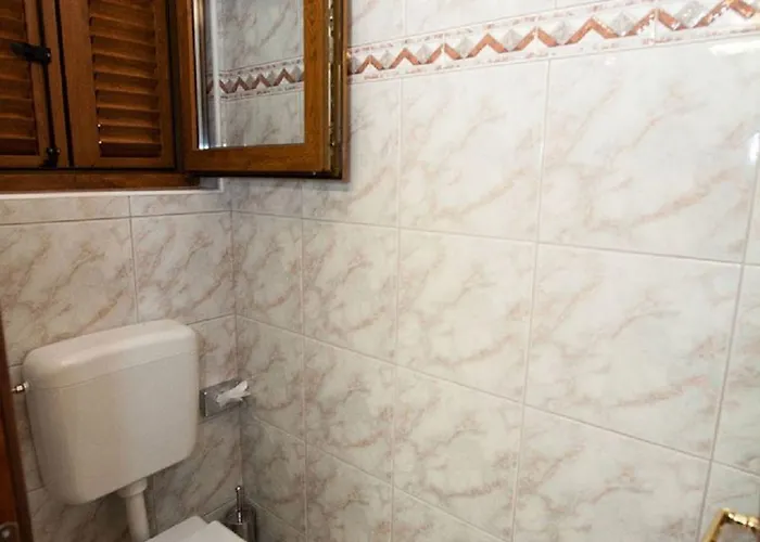Charmantes Nur 80 Meter Zum Mit Romantischen Balkon Apartmán