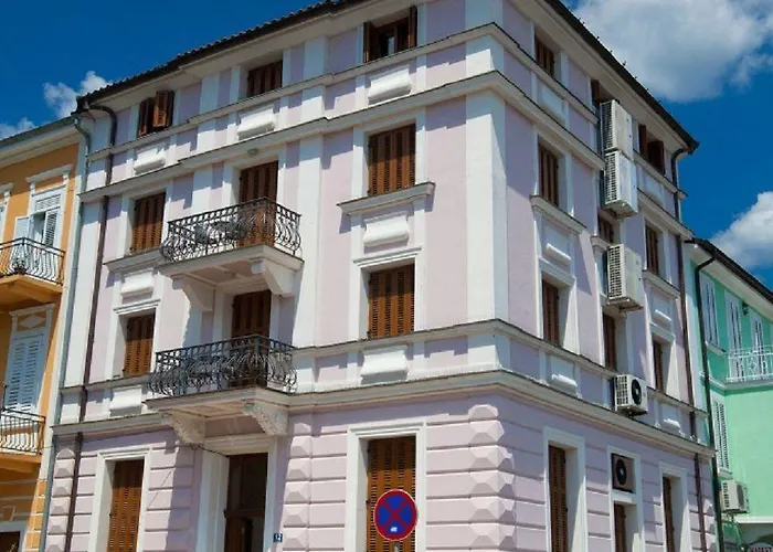 Apartmán Charmantes Nur 80 Meter Zum Mit Romantischen Balkon *