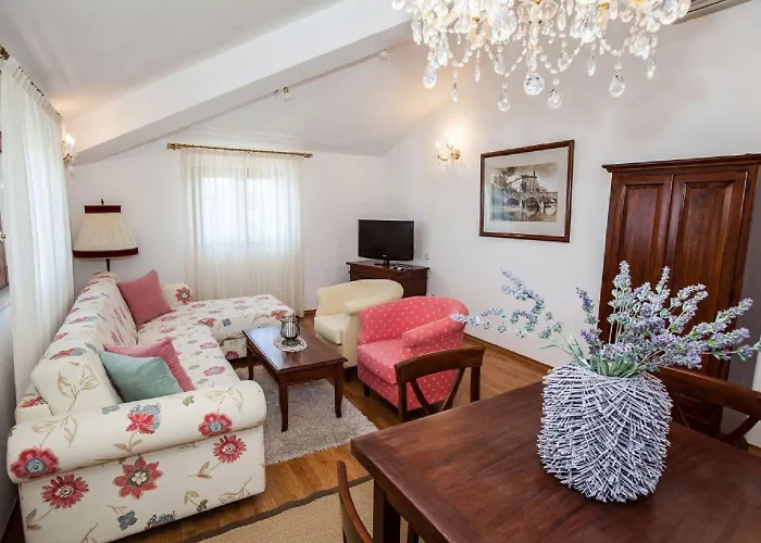 Charmantes Nur 80 Meter Zum Mit Romantischen Balkon Apartamento Crikvenica