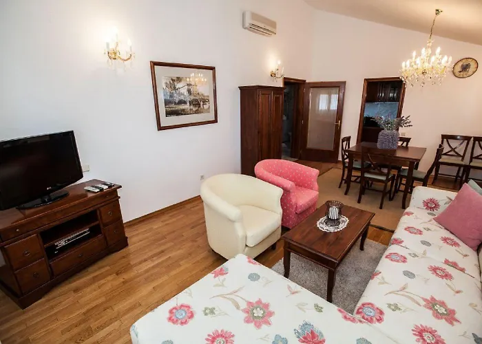 Charmantes Nur 80 Meter Zum Mit Romantischen Balkon