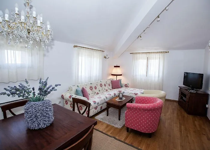 Charmantes Nur 80 Meter Zum Mit Romantischen Balkon Apartamento