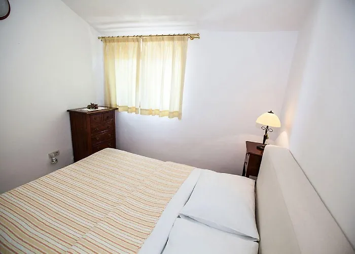Charmantes Nur 80 Meter Zum Mit Romantischen Balkon Lägenhet *