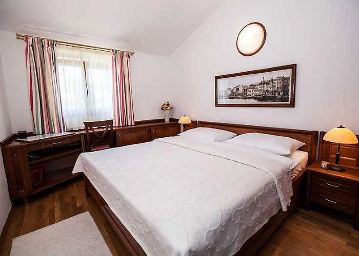 Charmantes Nur 80 Meter Zum Mit Romantischen Balkon