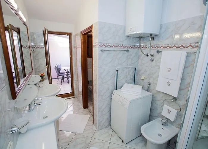 Charmantes Nur 80 Meter Zum Mit Romantischen Balkon